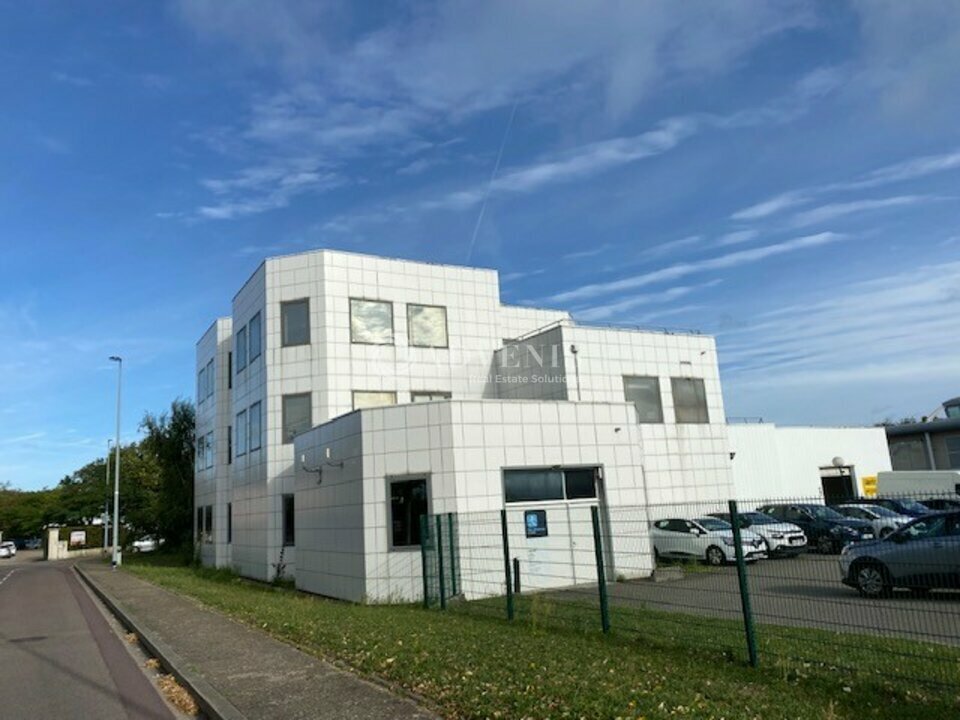 Office in Poissy for lease Building Photo- Image 1 of 13