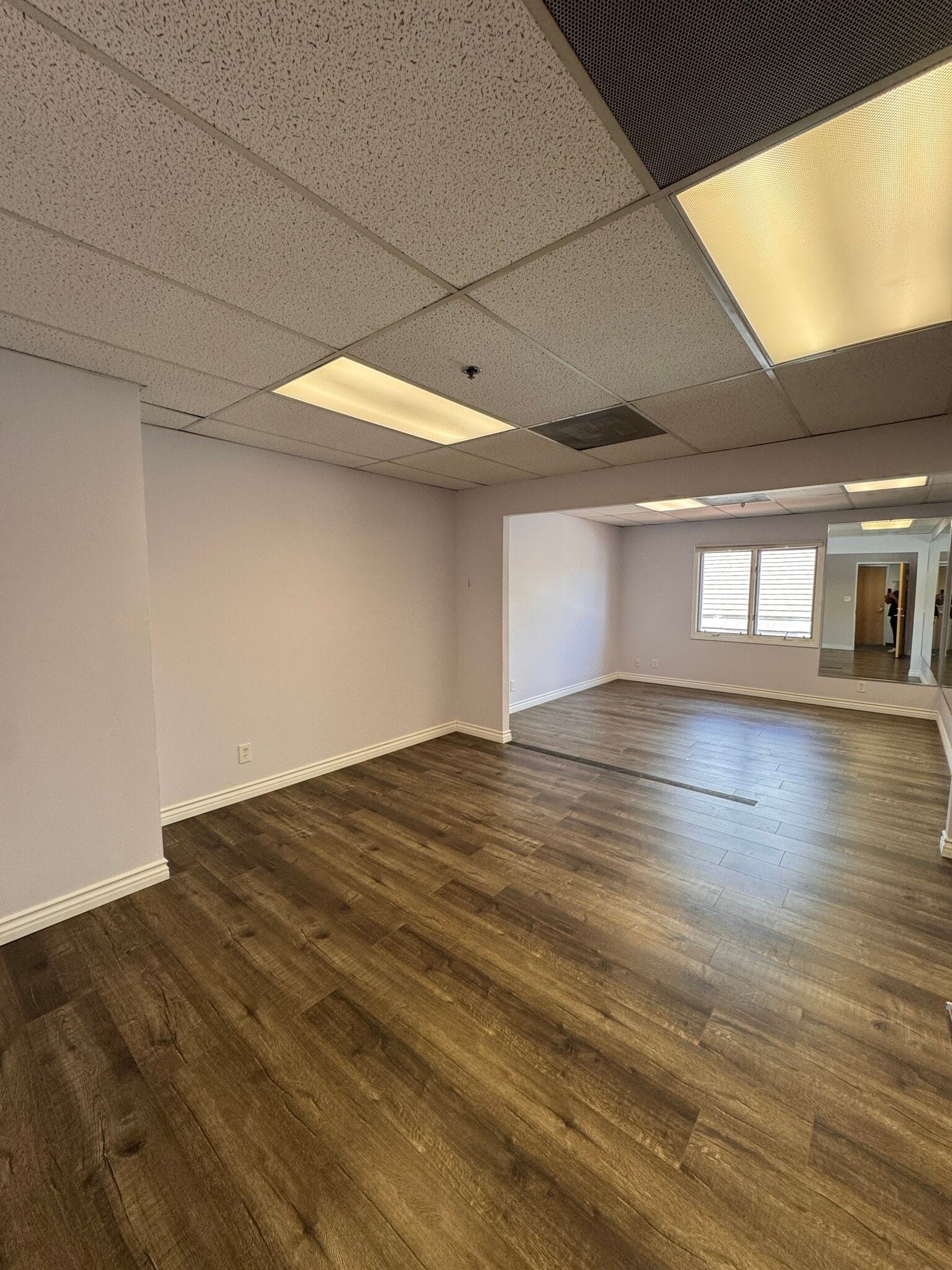 15928 Ventura Blvd, Encino, CA à louer Photo intérieure- Image 1 de 4