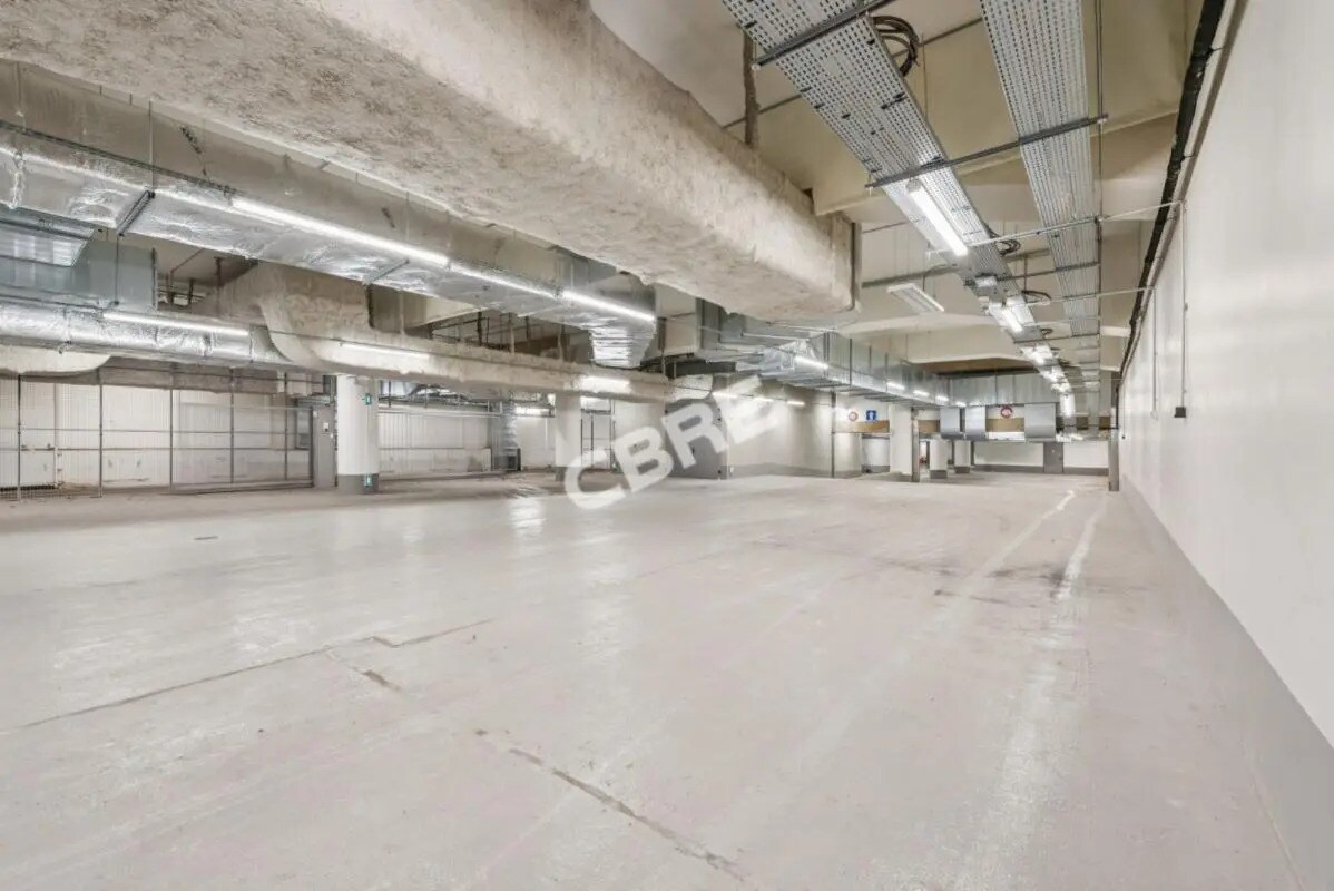 Office in Paris for lease Building Photo- Image 1 of 9