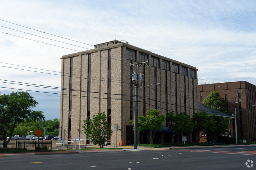 4085 Chain Bridge Rd, Fairfax, VA for lease - Building Photo - Image 1 of 4