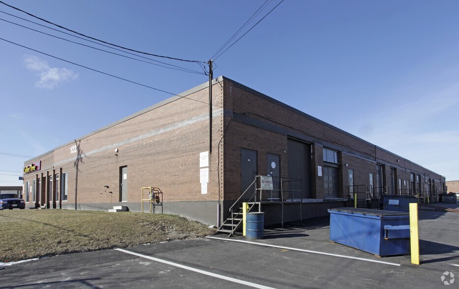 122 Millwick Dr, Toronto, ON à louer - Photo du bâtiment - Image 2 de 2