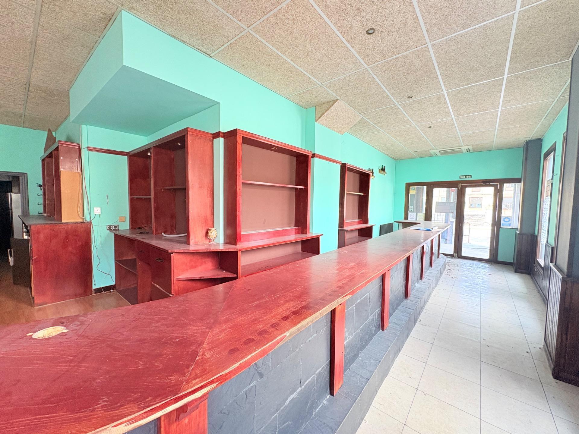 Avenida Santalla de Oscos, 4, Toral de los Vados, León for sale Primary Photo- Image 1 of 18