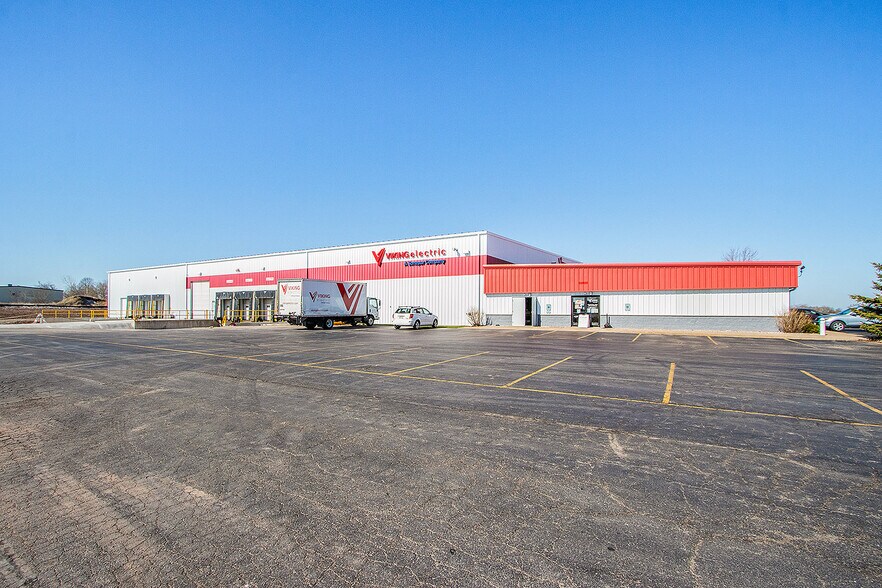 2755 Atlas Ave, Oshkosh, WI à vendre - Photo du bâtiment - Image 2 de 9