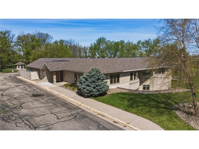 2350 NW 26th St NW, Owatonna, MN for sale - Primary Photo - Image 1 of 1