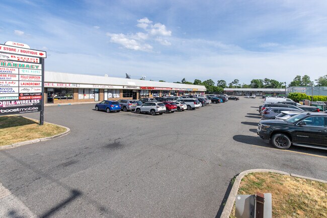 Plus de détails pour 350 E Main St, Patchogue, NY - Commerce de détail à vendre