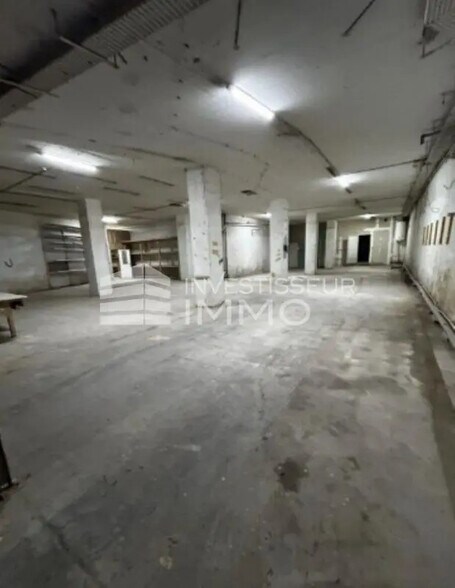 Flex in Bobigny for lease - Interior Photo - Image 1 of 3