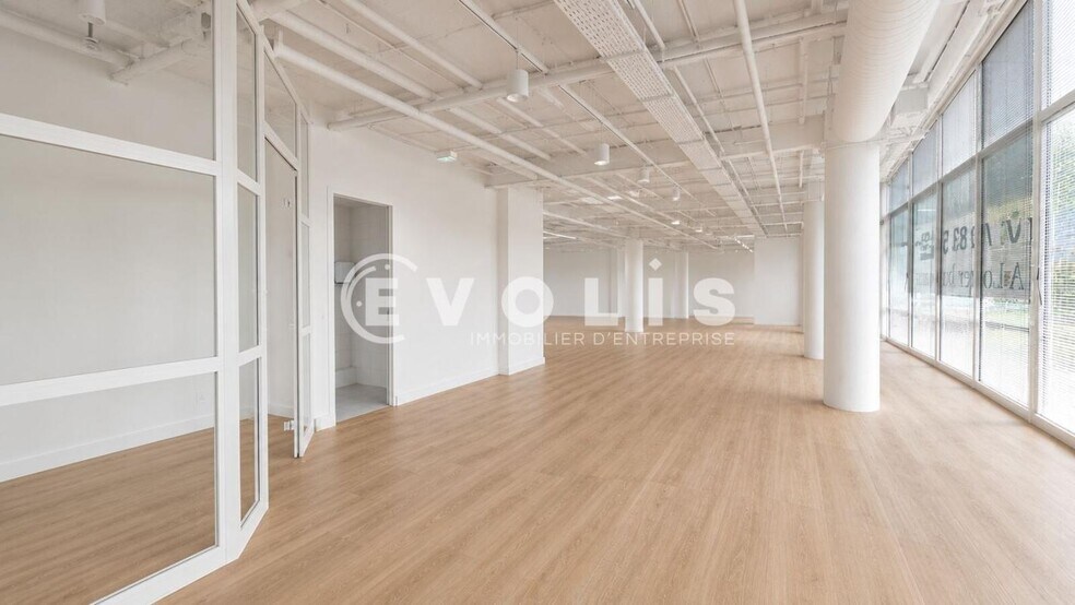 31 Avenue Du Général De Gaulle, Suresnes for lease - Interior Photo - Image 3 of 8