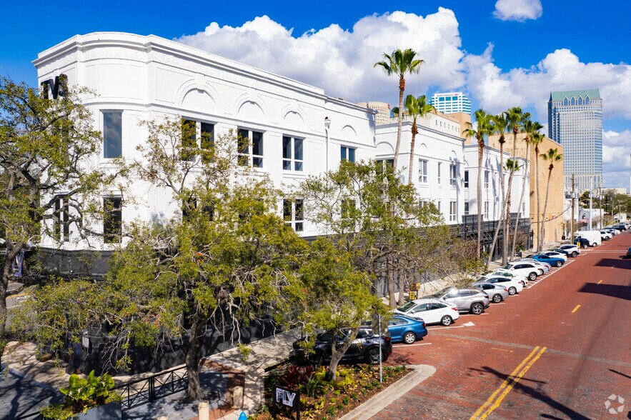 442 W Kennedy Blvd, Tampa, FL à louer - Photo du bâtiment - Image 1 de 10