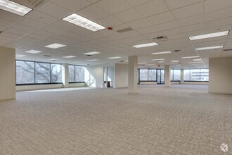 750 Warrenville Rd, Lisle, IL for lease Interior Photo- Image 2 of 7