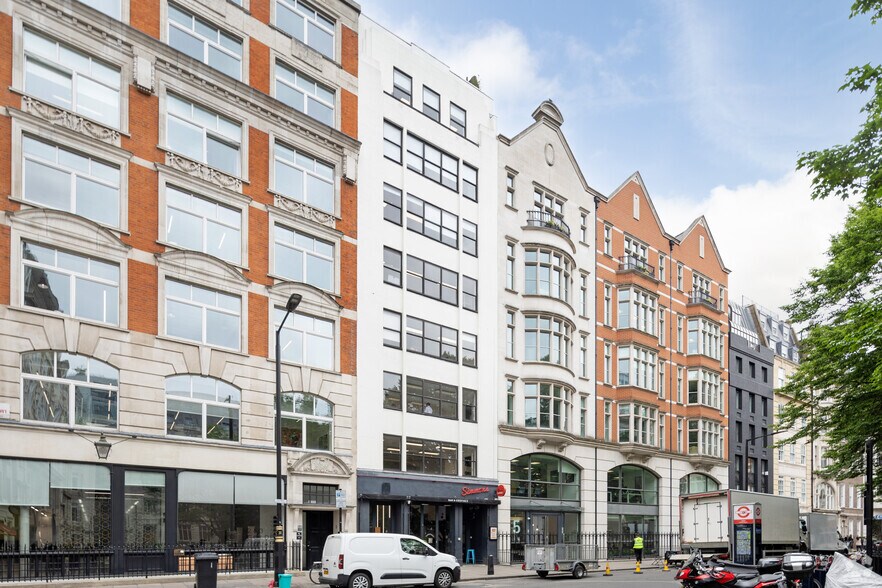 4 Golden Sq, Londres à louer - Photo du bâtiment - Image 2 de 4