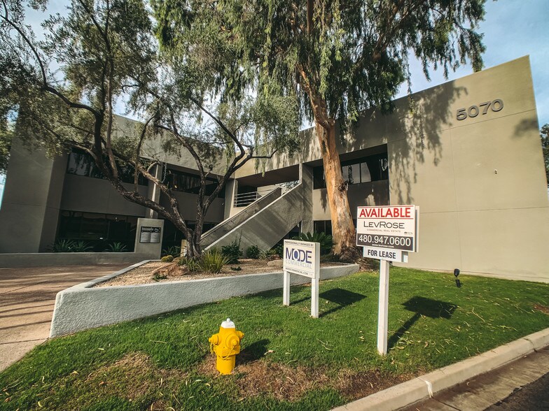 5070 N 40th St, Phoenix, AZ à louer - Photo du bâtiment - Image 2 de 5