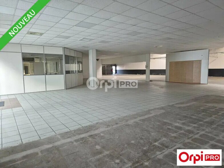 Flex in Valence for sale - Interior Photo - Image 2 of 12
