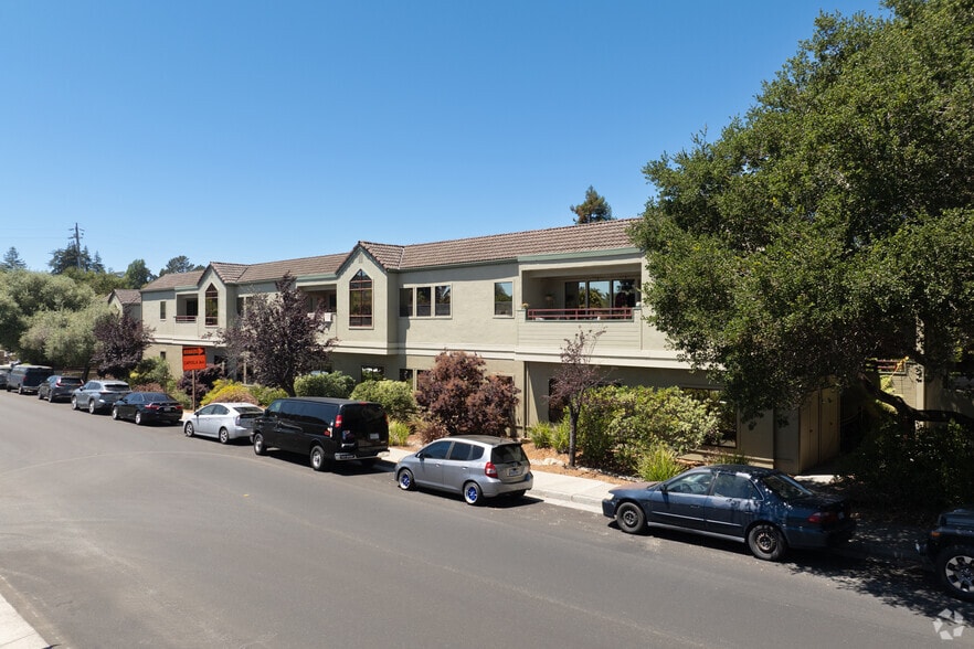 820 Bay Ave, Capitola, CA à louer - Photo du bâtiment - Image 3 de 4
