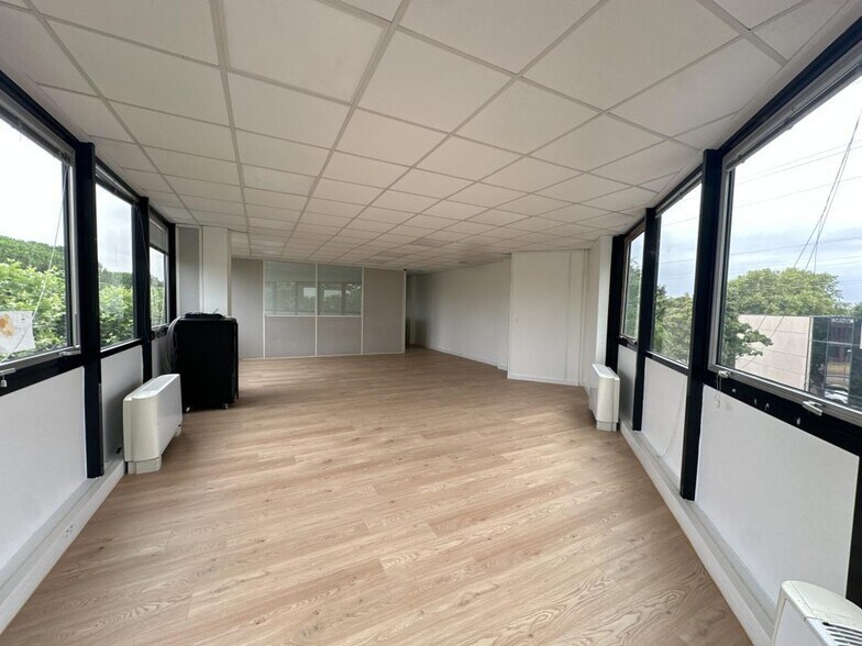 644 L'Occitane, Labège for lease - Interior Photo - Image 2 of 5