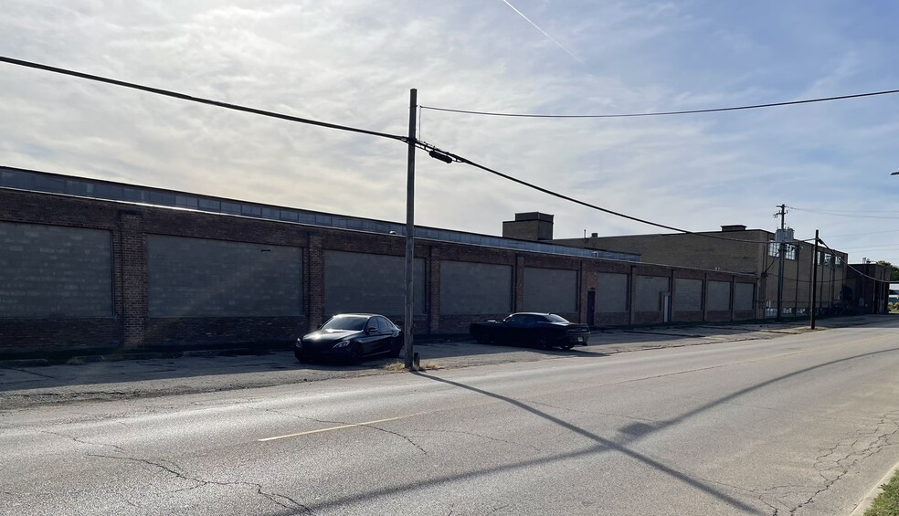 1600-1660 Pleasant St, Dekalb, IL for sale - Building Photo - Image 3 of 11