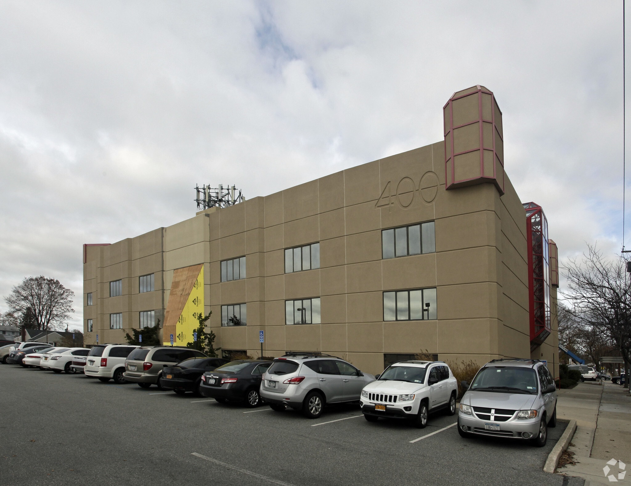 400 S Oyster Bay Rd, Hicksville, NY for lease Building Photo- Image 1 of 5