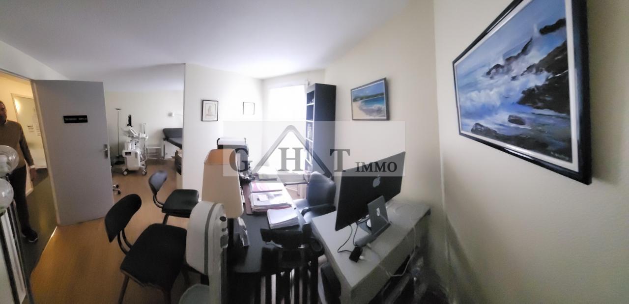 Office in Livry-Gargan for lease Interior Photo- Image 1 of 4