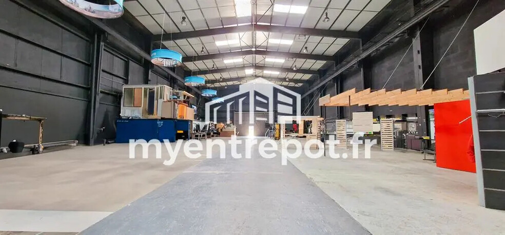 Flex in Aubagne for lease - Building Photo - Image 2 of 6