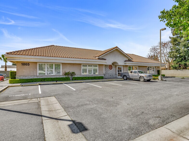 1865 E Alluvial Ave, Fresno, CA for lease - Building Photo - Image 2 of 31