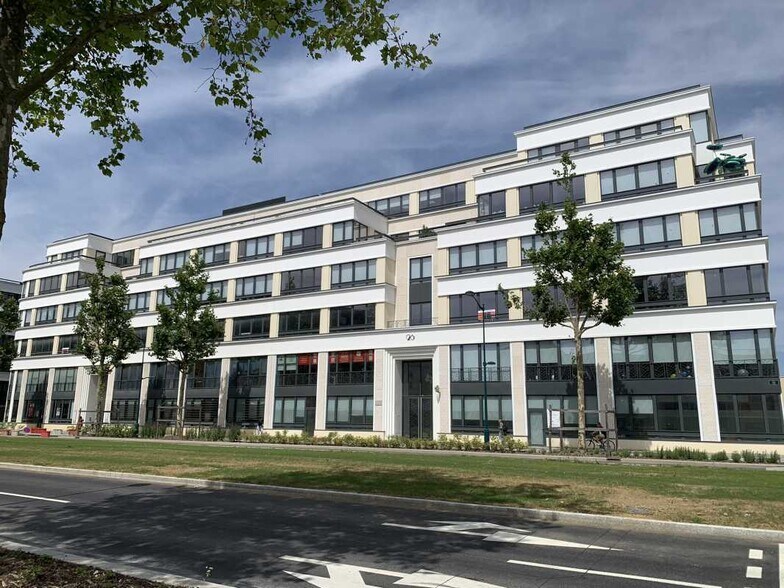 Office in Chessy for sale - Building Photo - Image 1 of 7