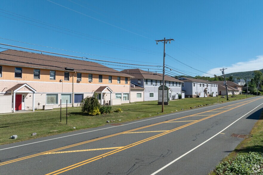 100 Quarry Rd, Hamburg, NJ à louer - Photo du bâtiment - Image 2 de 16