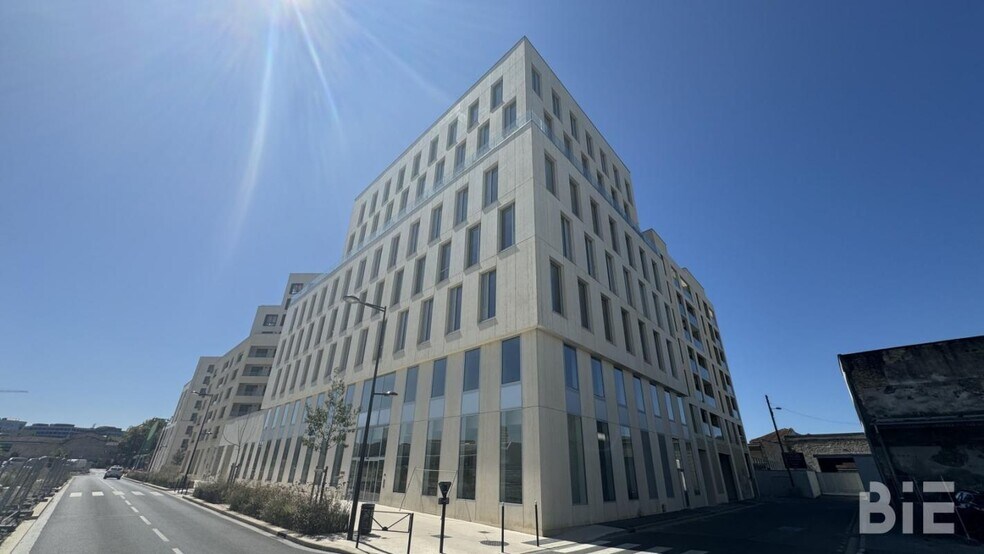Office in Bordeaux for lease - Building Photo - Image 1 of 15