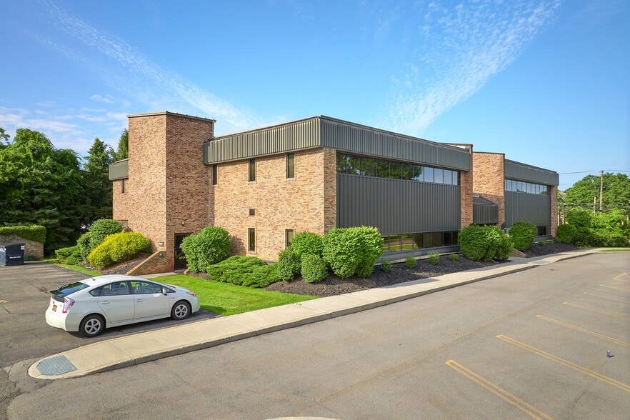 Entire building available for lease - Commercial Real Estate