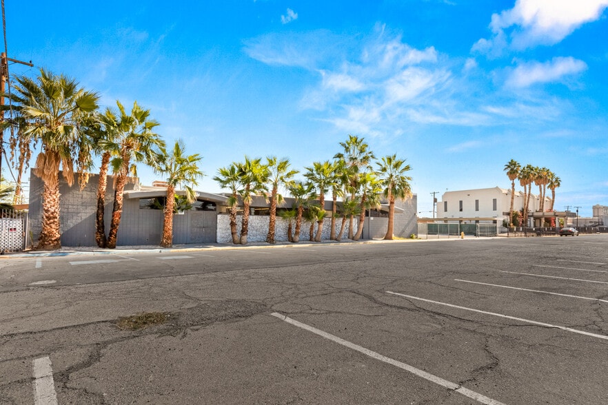 830 E Sahara Ave, Las Vegas, NV for lease - Building Photo - Image 2 of 20