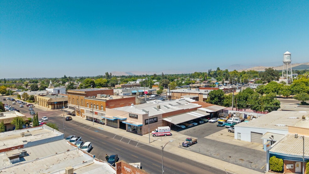 124 S K St, Dinuba, CA à vendre - Photo du bâtiment - Image 2 de 8