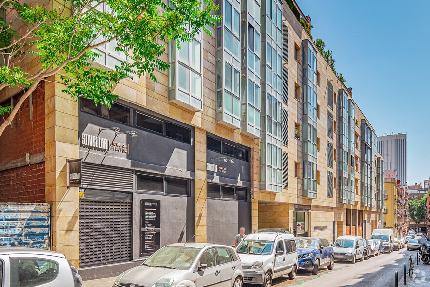 Immeuble residentiel dans Madrid, Madrid à vendre - Photo du bâtiment - Image 2 de 2