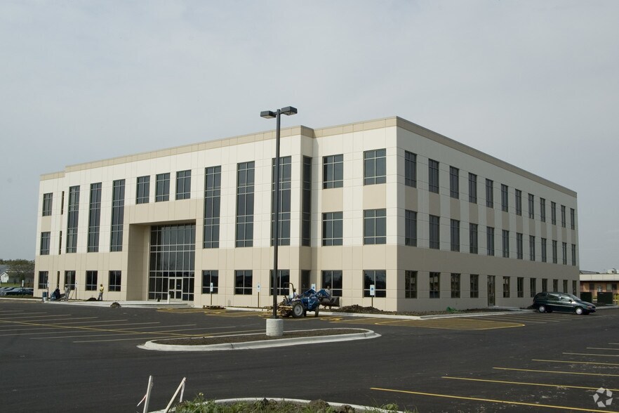 581 William Latham Dr, Bourbonnais, IL à louer - Photo du bâtiment - Image 3 de 19