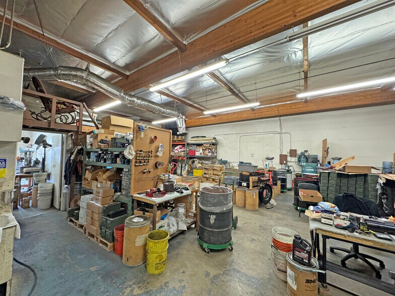 1693 W Arrow Rt, Upland, CA à vendre - Photo du bâtiment - Image 3 de 8