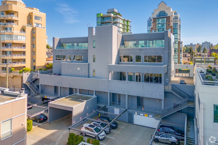 1245 W Broadway, Vancouver, BC à louer - Photo du bâtiment - Image 3 de 6