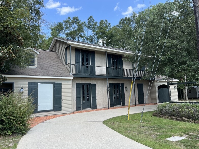 2075 3rd St, Mandeville, LA à vendre - Photo du bâtiment - Image 2 de 4