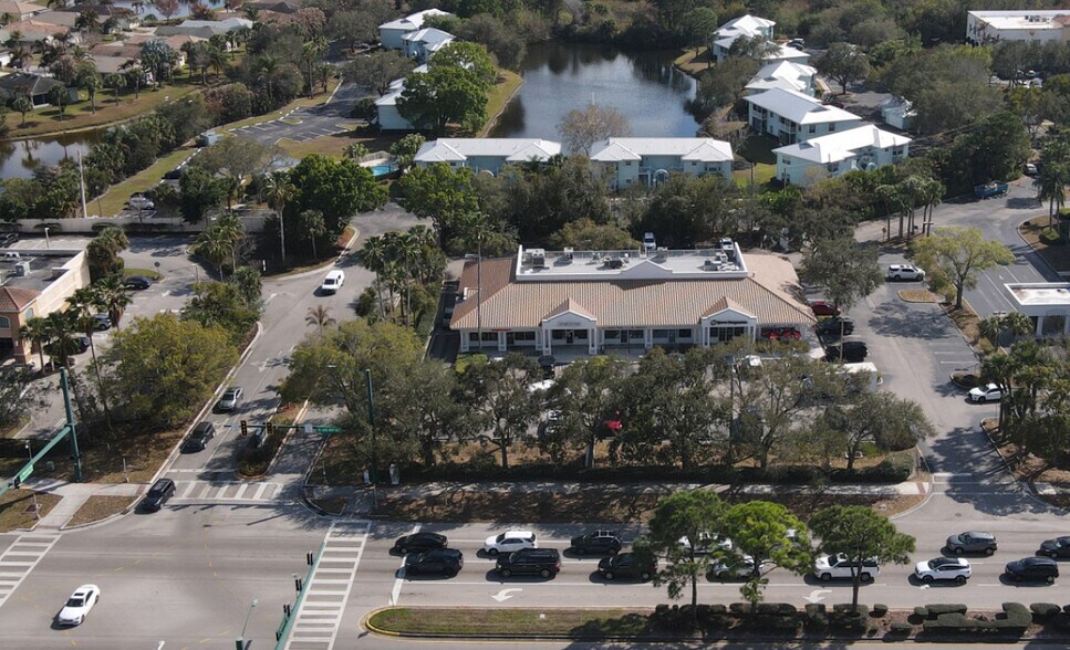 1000-1012 SW St Lucie West Blvd, Port Saint Lucie, FL à louer - Photo du bâtiment - Image 3 de 6