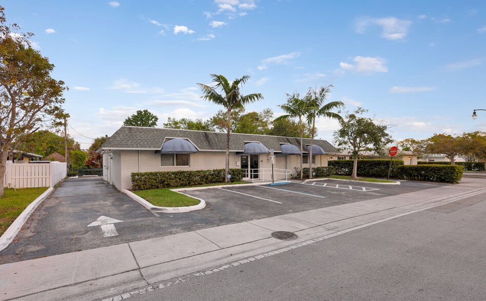 930 S State Road 7, Plantation, FL à vendre - Photo du bâtiment - Image 2 de 24