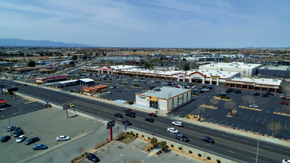 14514 7th St, Victorville, CA à louer - Photo du bâtiment - Image 3 de 4