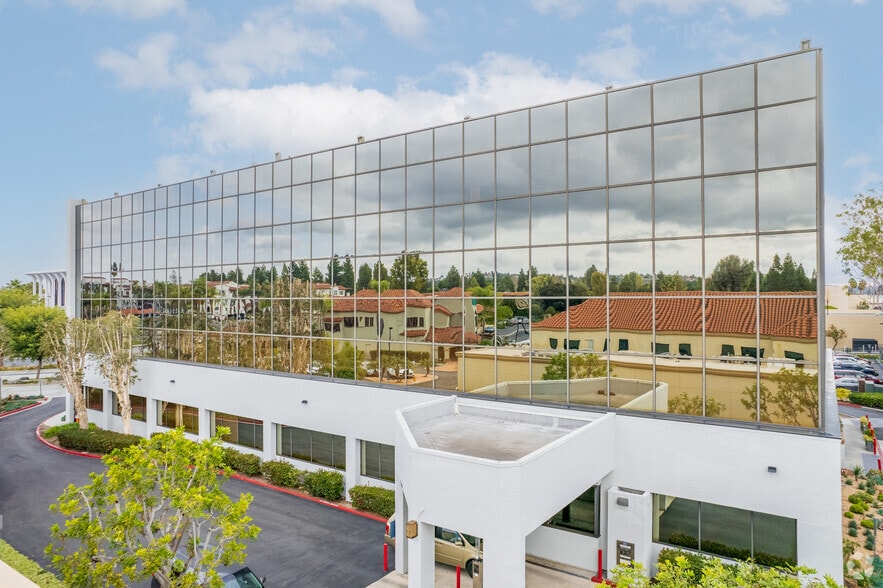 24012 Calle de la Plata, Laguna Hills, CA à louer - Photo du bâtiment - Image 3 de 8