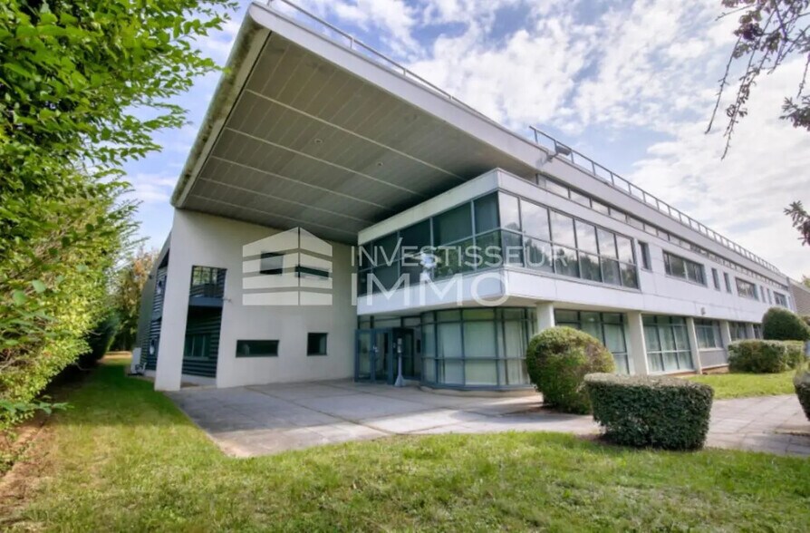 Flex dans Tremblay-en-France à louer - Photo du bâtiment - Image 2 de 13