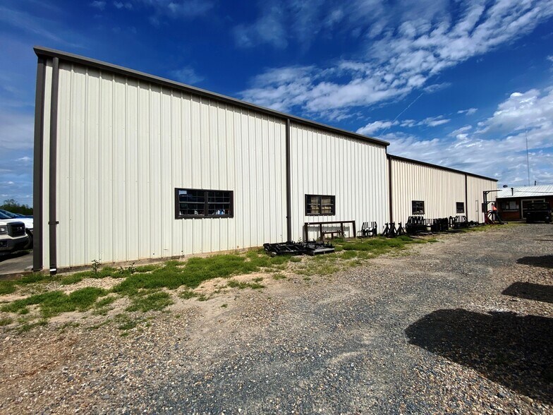 425 E Front St, De Kalb, TX à vendre - Photo du bâtiment - Image 3 de 19