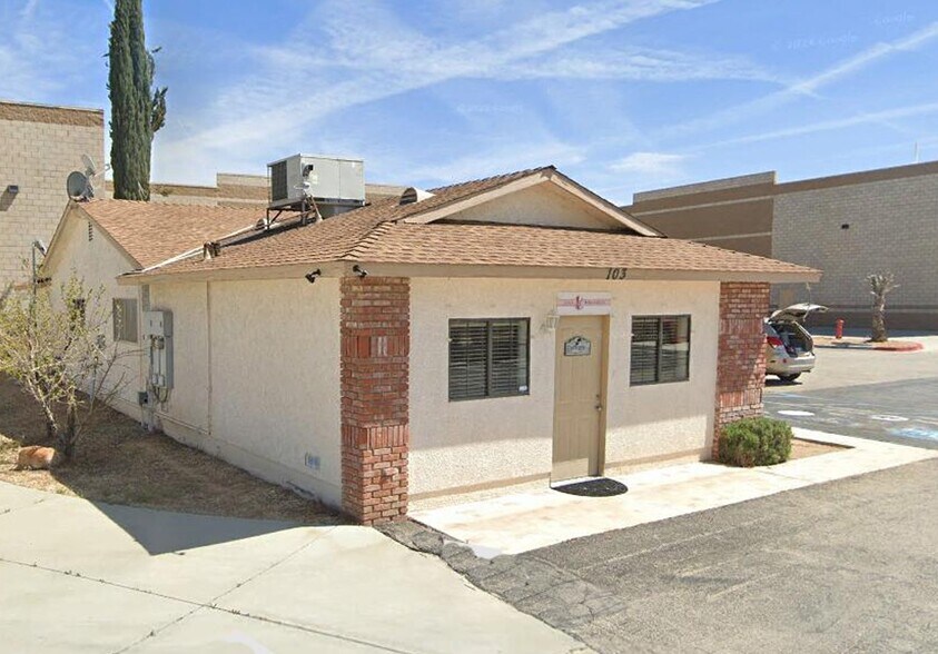 42450 12th St W, Lancaster, CA à louer - Photo du bâtiment - Image 1 de 4