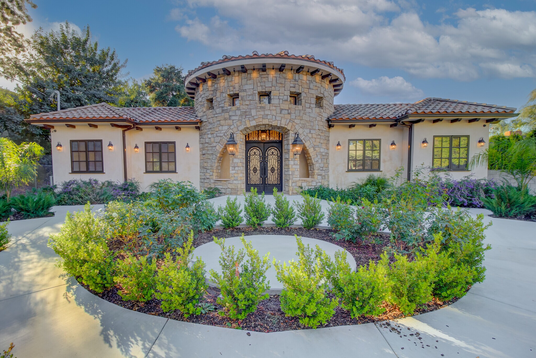 5647 Beckford Ave, Tarzana, CA for lease Building Photo- Image 1 of 13