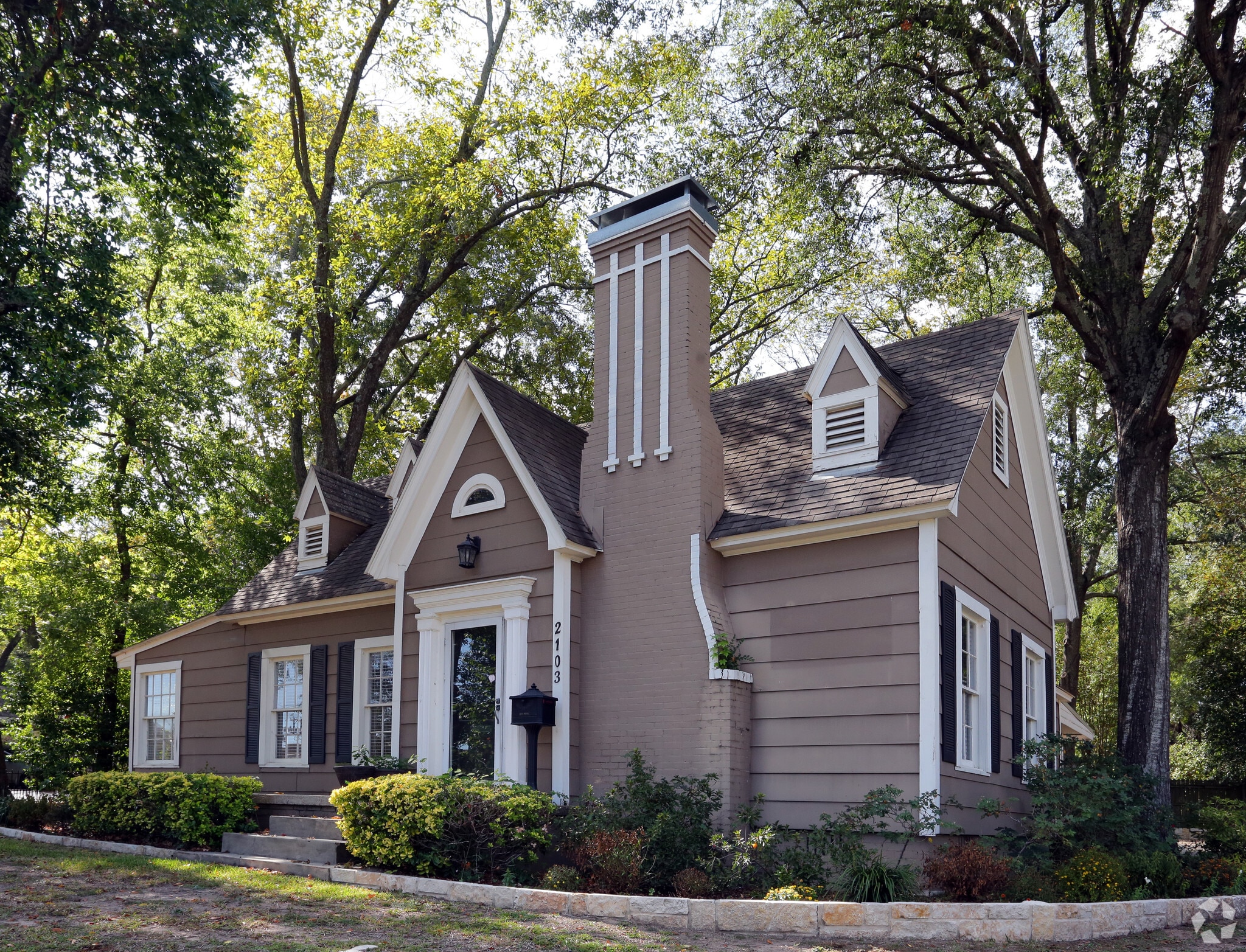 2103 S Fleishel Ave, Tyler, TX for sale Primary Photo- Image 1 of 3