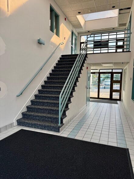 303 Market St, Kingston, PA à louer - Hall d’entrée - Image 2 de 4