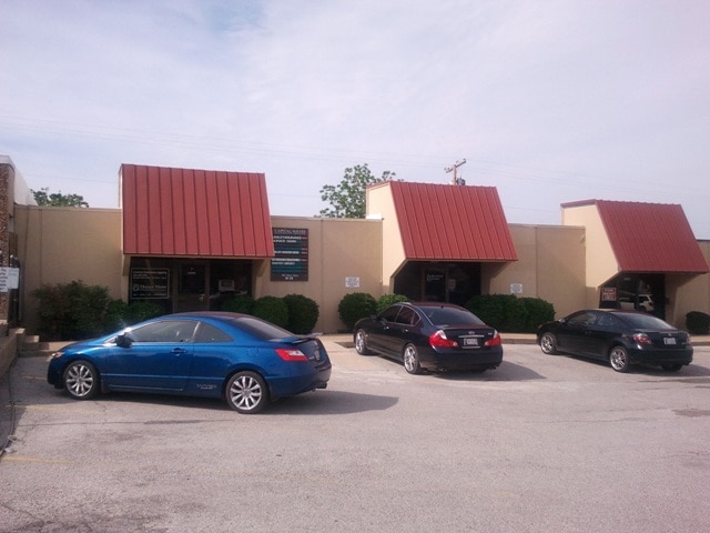 1509-1511 W Gore Blvd, Lawton, OK for lease - Building Photo - Image 3 of 23