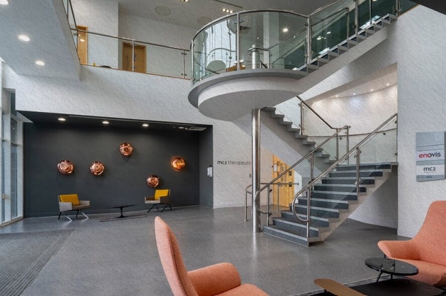 1A Guildford Business Park, Guildford for lease - Building Photo - Image 2 of 2