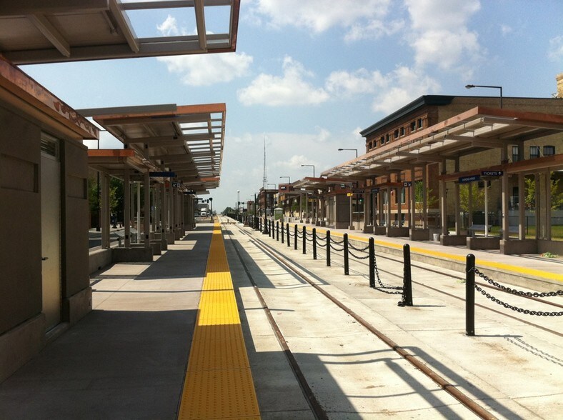 2324 University Ave W, Saint Paul, MN à louer - Photo du bâtiment - Image 3 de 16