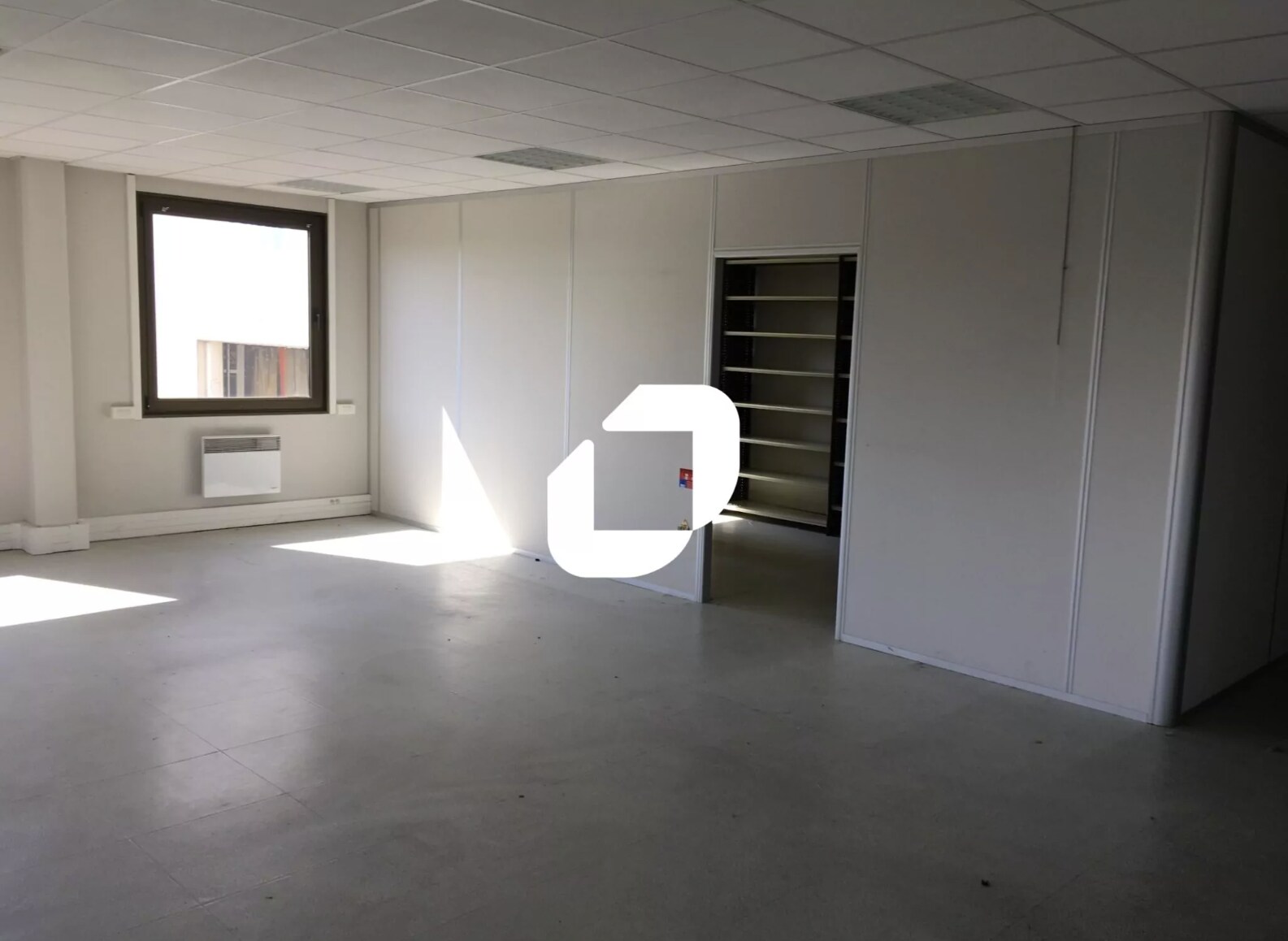 Bureau dans Lisses à louer Photo intérieure- Image 1 de 1