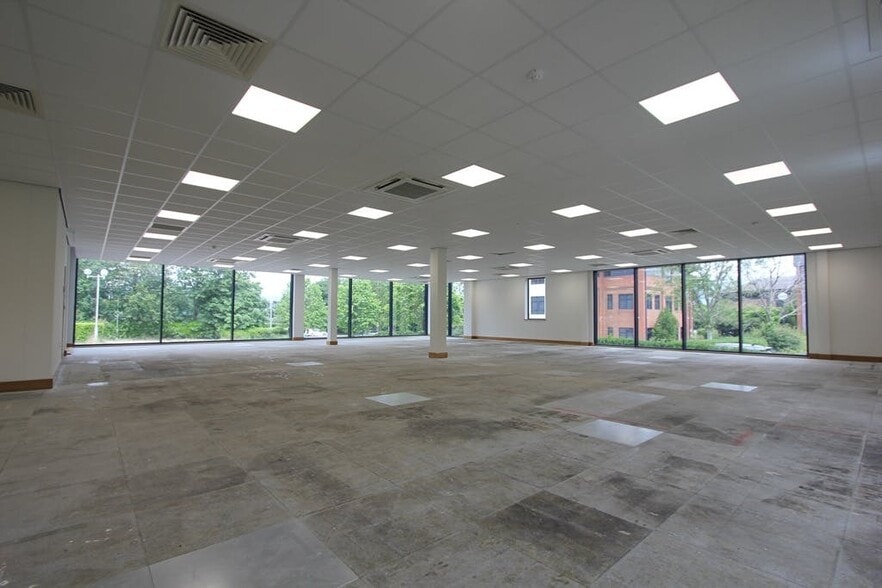 Parkway, Fareham for lease - Interior Photo - Image 2 of 8