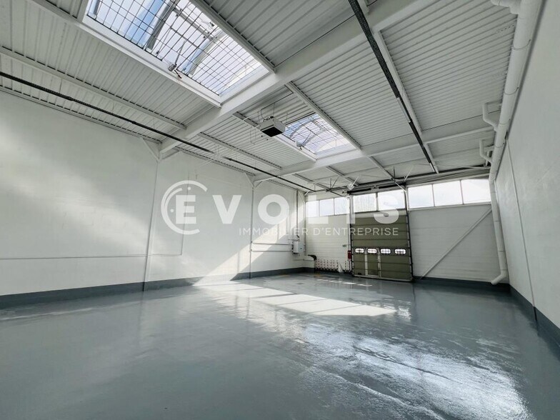 Bureau dans Bonneuil-sur-Marne à louer - Photo du bâtiment - Image 2 de 14